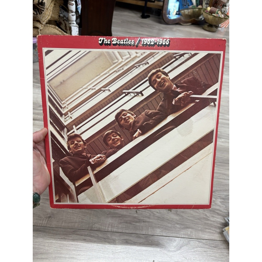 Vintage 1973 Beatles 1962 to 1966 2LP record red vinyl Classic Rock 70s